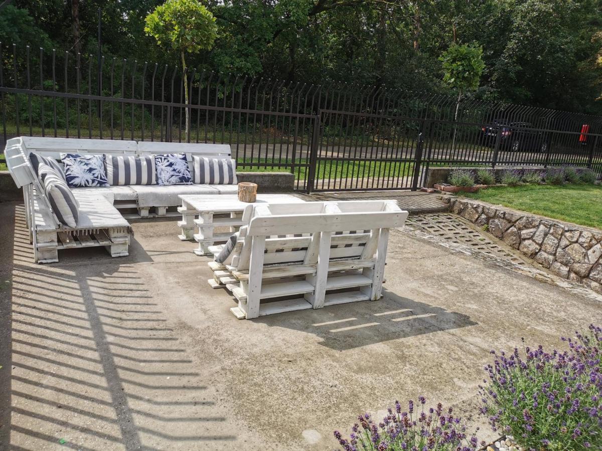 Family Garden Apartmanhaz Шіофок Екстер'єр фото