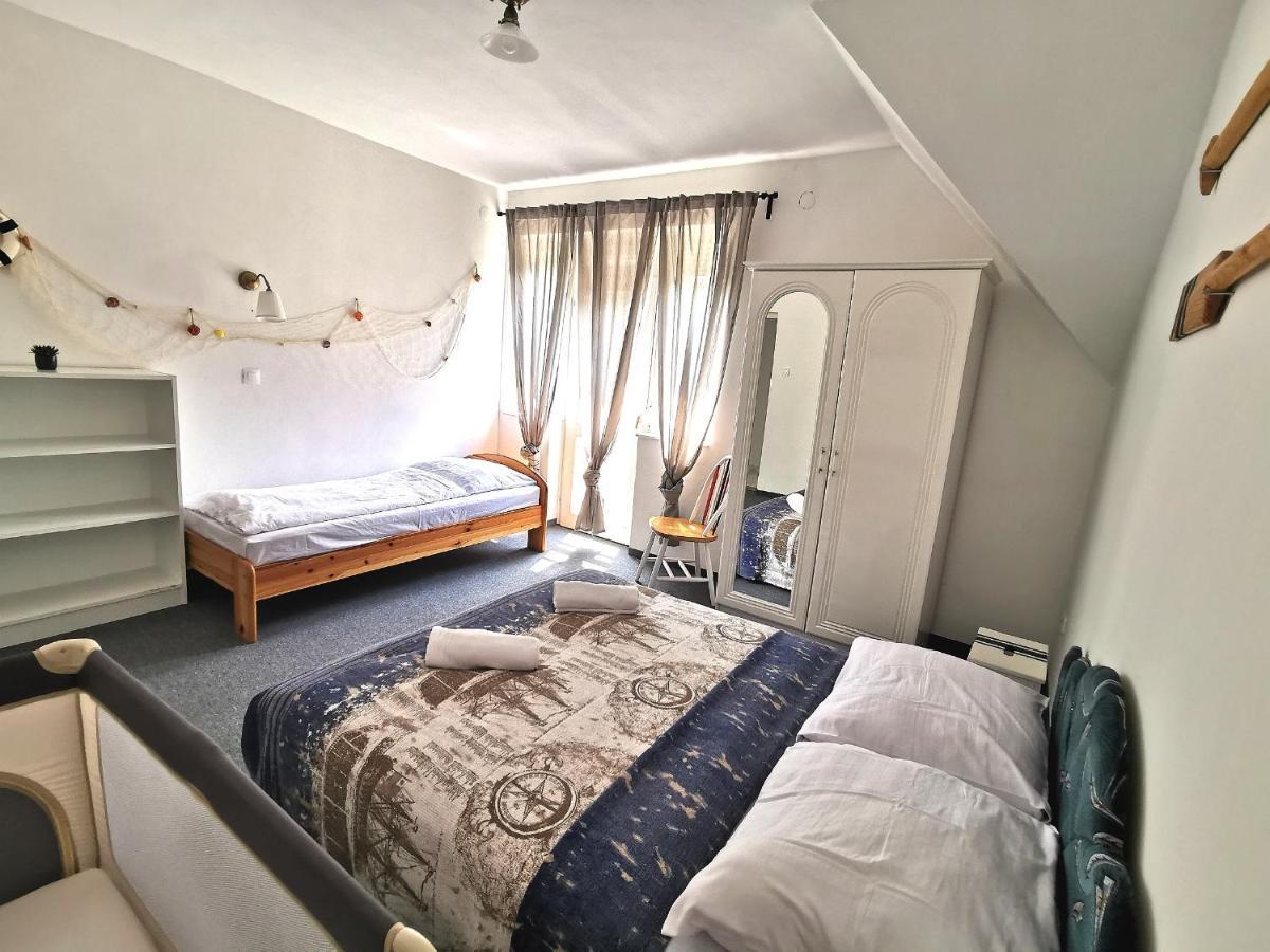 Family Garden Apartmanhaz Шіофок Екстер'єр фото