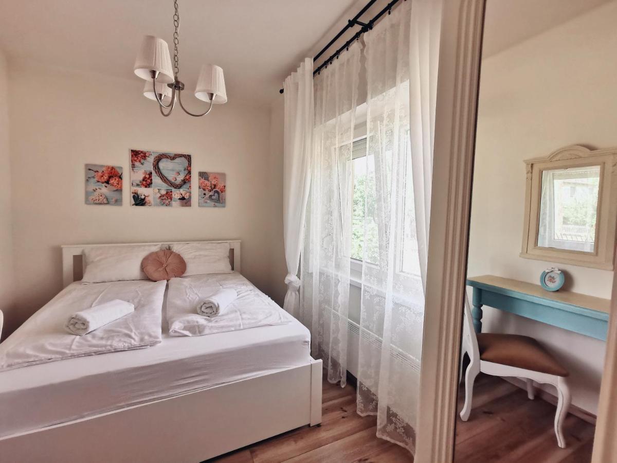 Family Garden Apartmanhaz Шіофок Екстер'єр фото