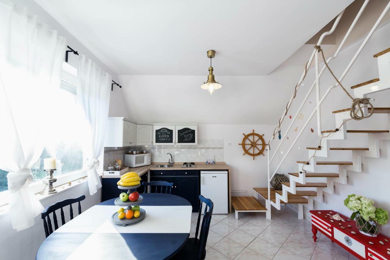 Family Garden Apartmanhaz Шіофок Екстер'єр фото