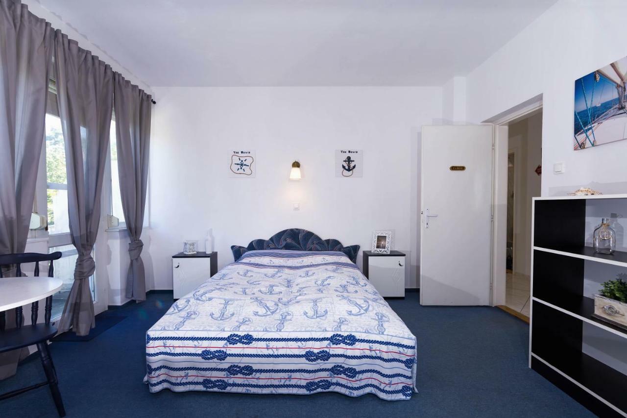 Family Garden Apartmanhaz Шіофок Екстер'єр фото