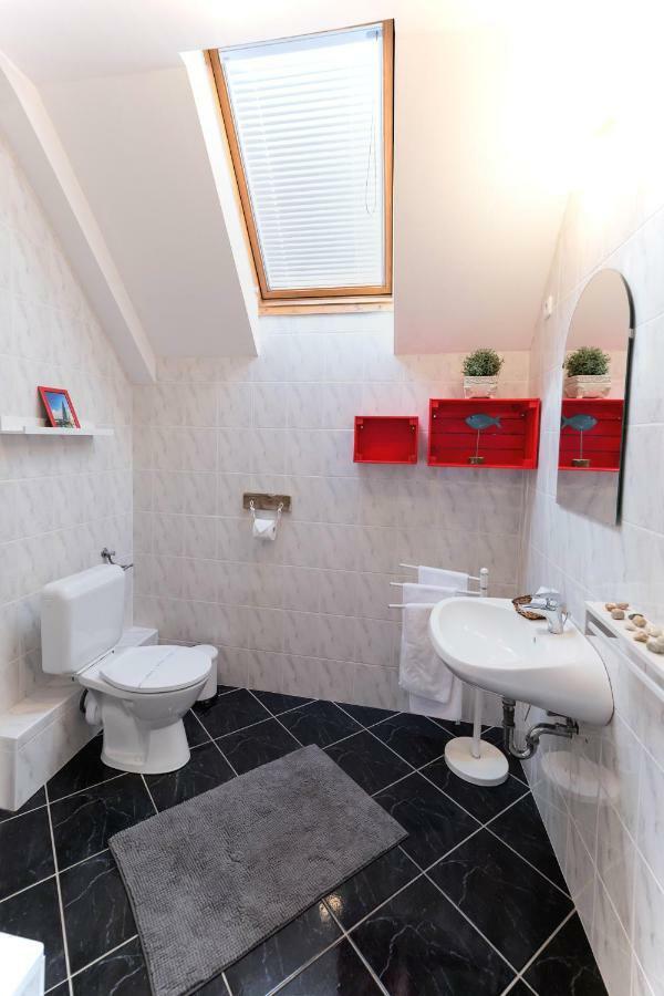 Family Garden Apartmanhaz Шіофок Екстер'єр фото